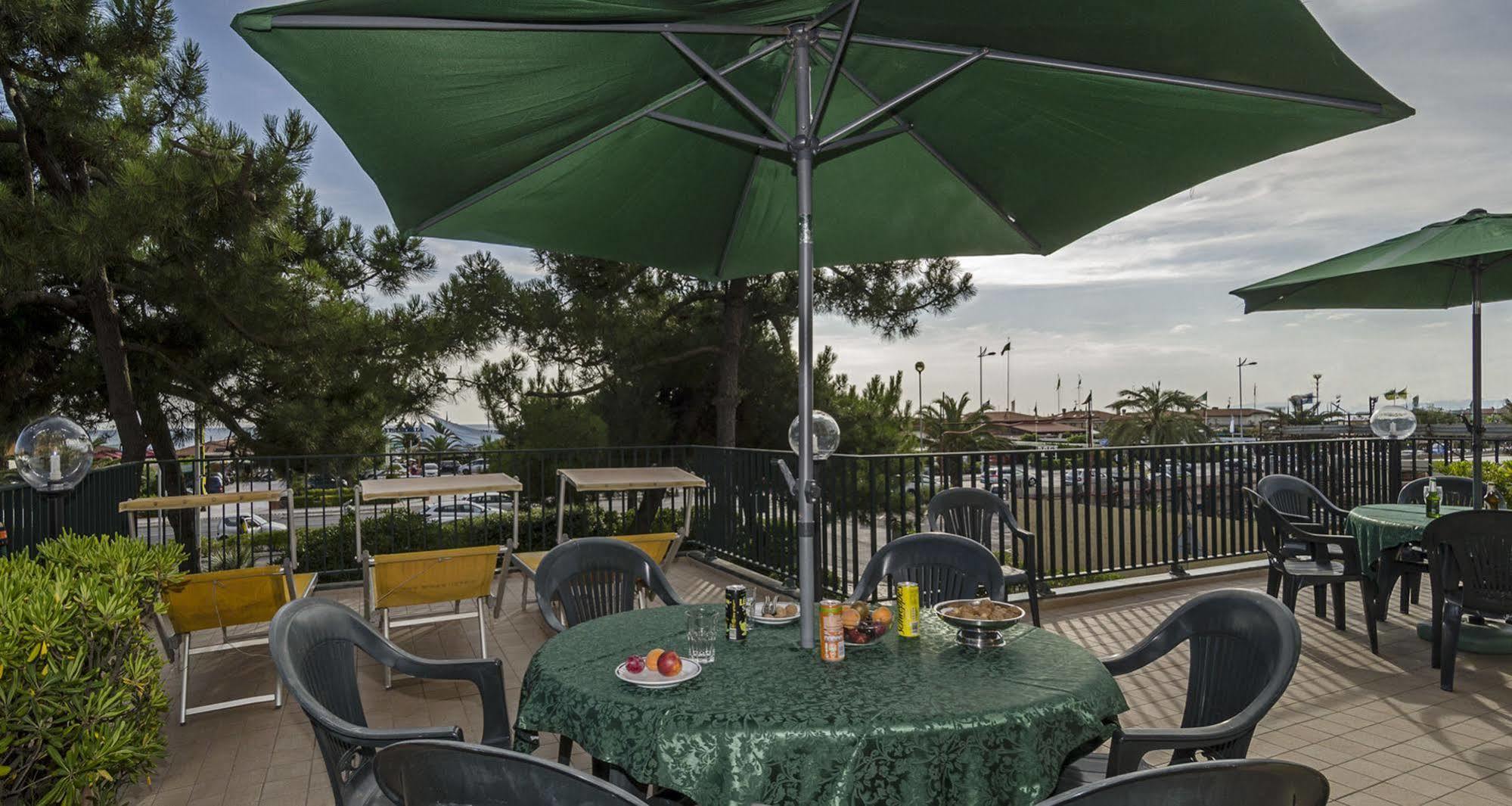 Hotel Paris Lido di Camaiore Exteriör bild